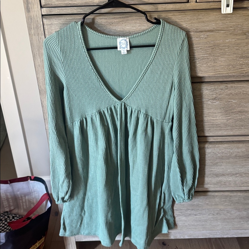 Green V-Neck Long Sleeve dress